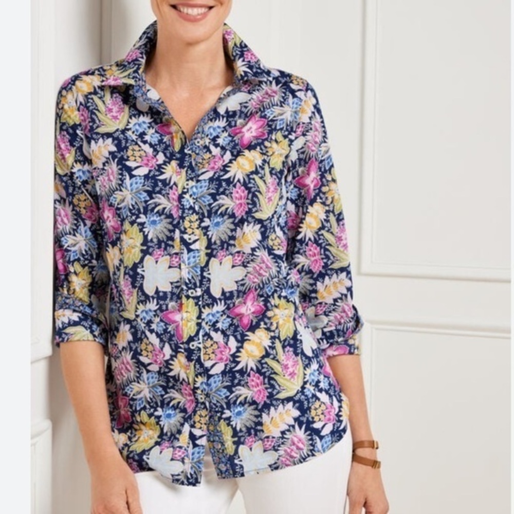 Talbot Crisp Floral Lush Garden Elegant Print buttoned down in size X (12W)